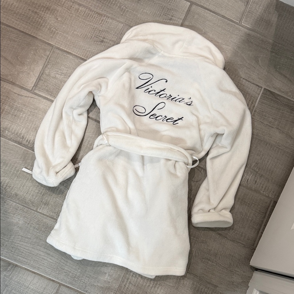 Victoria's Secret Plush White Bathrobe